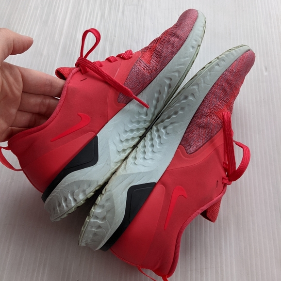 NIKE Odyssey React 2 Flyknit Pink Running Shoes - Picture 2 of 13